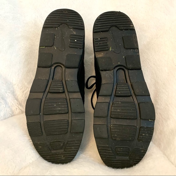 barely worn nike air max black shoes👼🏼✨ - Picture 4 of 4